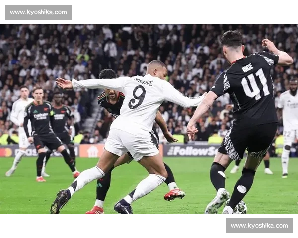 恒大迎战皇马焦点对决掀起世界足坛豪门碰撞热潮引发球迷期待巅峰之战